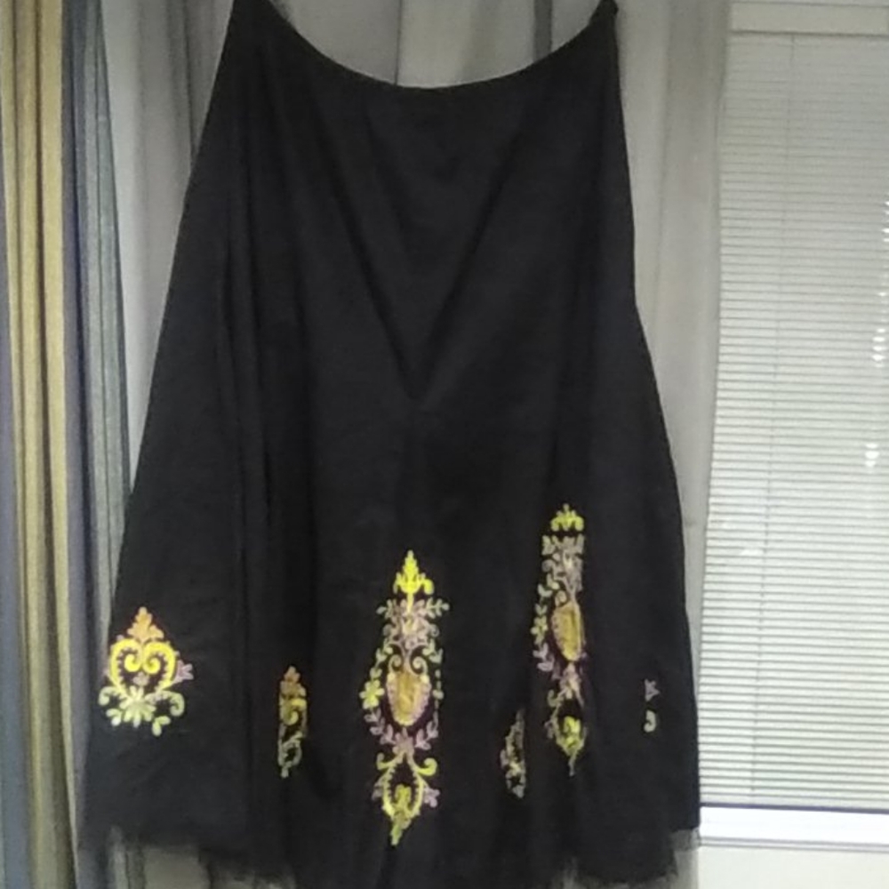 Designer NYGARD Collection embroidered sleek skirt